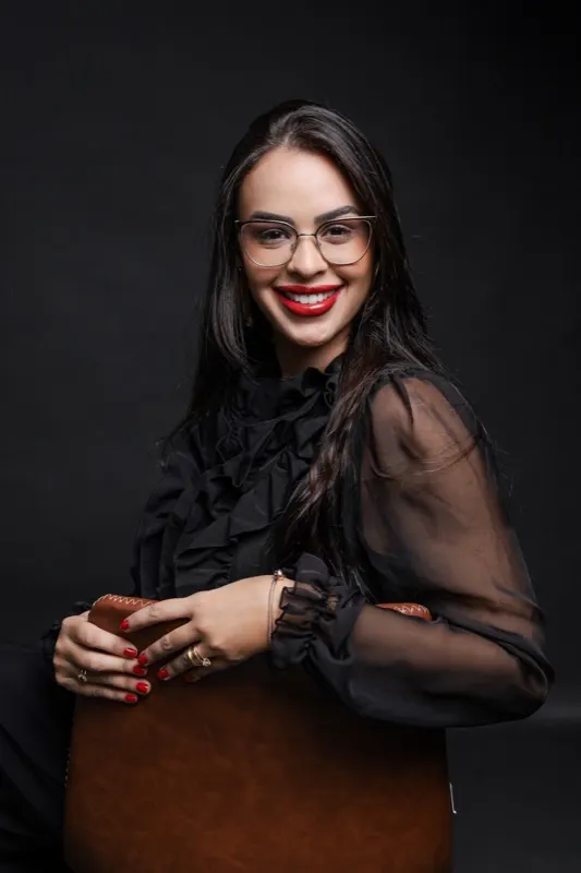 Julia Nogueira Loureiro, advogada OAB/ES 33.884 — LR Advocacia Inteligente